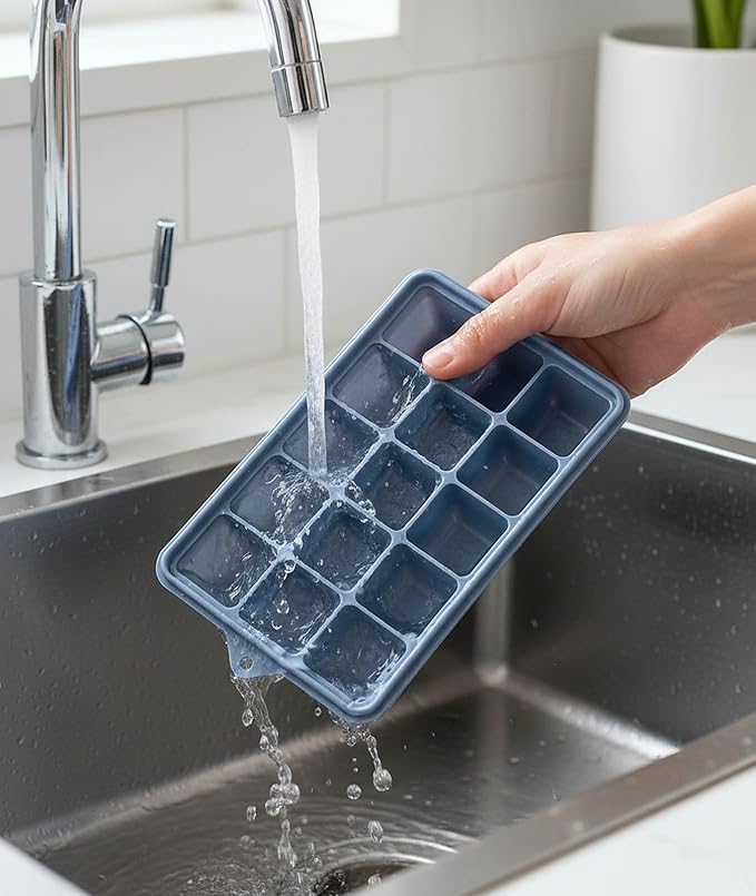 Silicone Ice Cube Tray with No-Spill Lid - Image 7